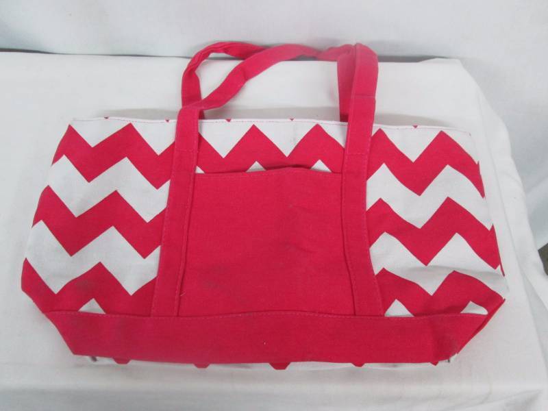 lot 96 image: Pink and White Tote