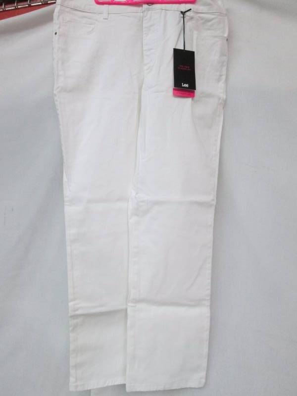 lot 87 image: Lee Misses Monroe Classic Fit Jean