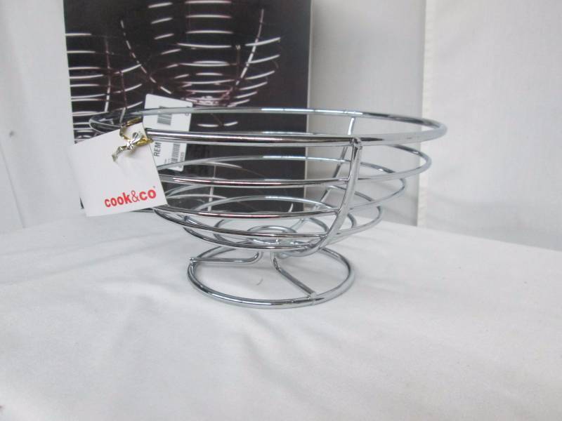 lot 78 image: BergHOFF CookNCo Small Fruit Basket