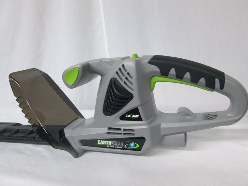 lot 28 image: Earthwise 22 Cordless Hedge Trimmer
