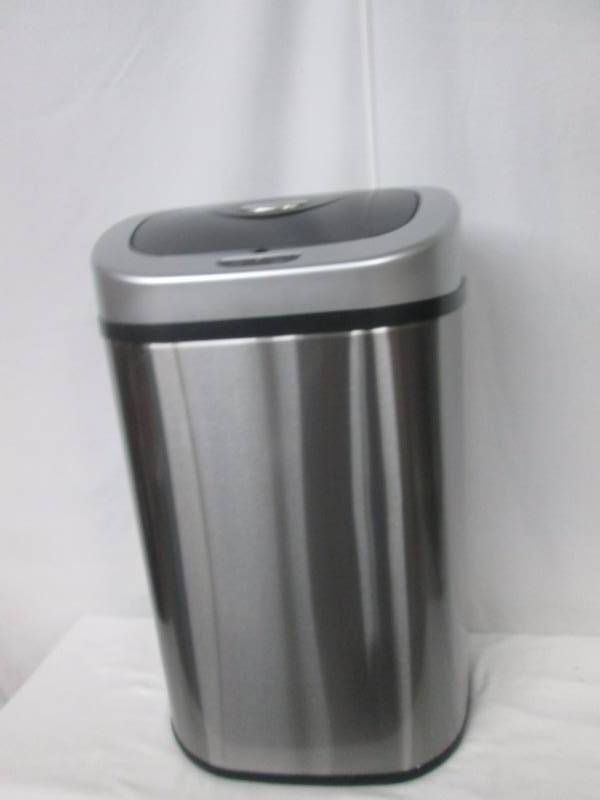lot 44 image: Nine Stars 21-Gallon Motion-Sensor Trash Can