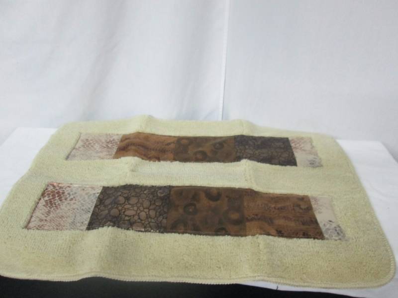 lot 76 image: Zambia Animal Bath Rug