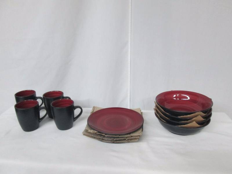 lot 52 image: McLeland Design 12-pc. Dinnerware Set