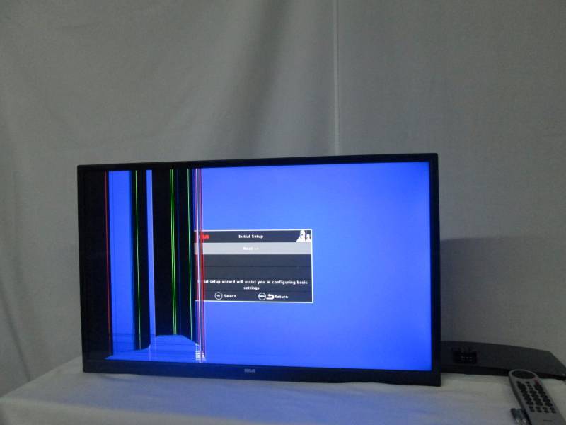 lot 100 image: RCA 32 720p LED TV