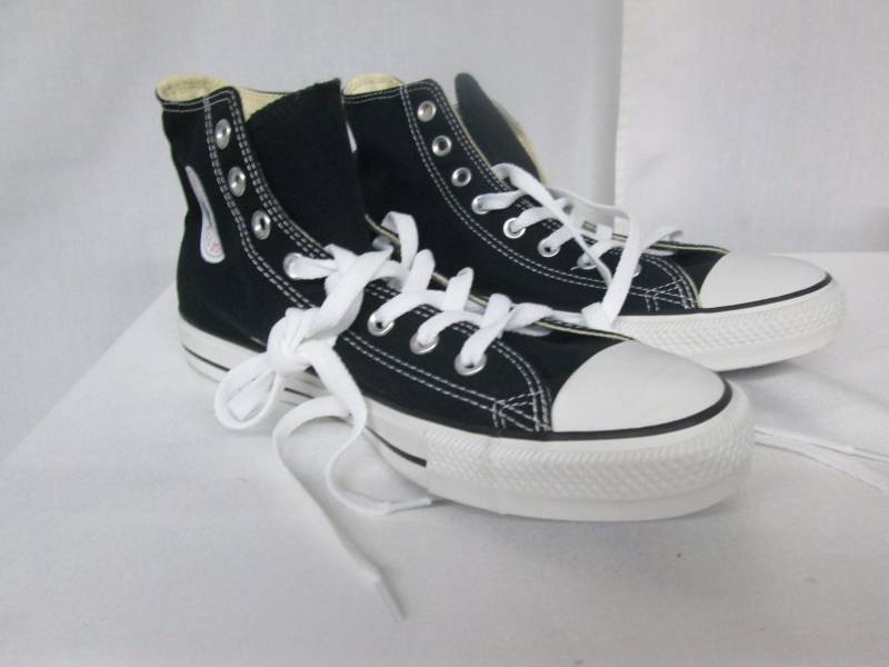 lot 67 image: Converse Unisex Chuck Taylor All Star Canvas High-Top
