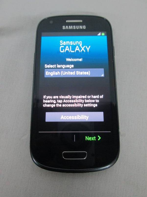 lot 31 image: Samsung Galaxy SIII mini I8200 Smartphone
