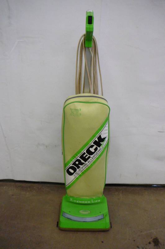 lot 45 image: Vacuum Oreck XL2