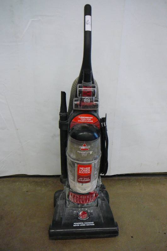 lot 46 image: Vacuum Bissell Power Force Helix Turbo