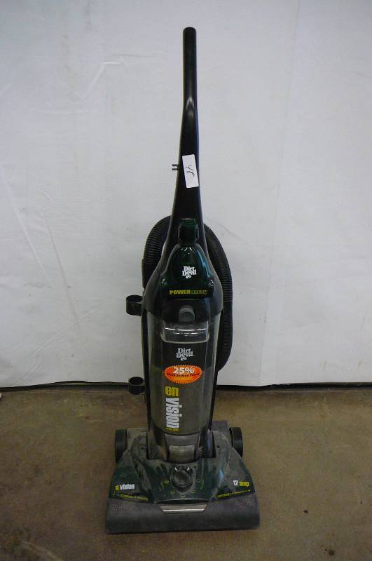 lot 48 image: vacuum Dirt Devil Envision Wide glide