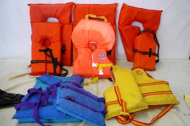lot 55 image: Lot of Life Jackets Stearns - Kent