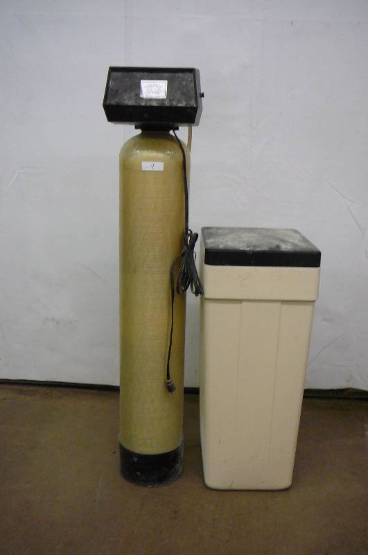 lot 4 image: Water Softner and Drain Tank Sold by Aquarius 84 Inc