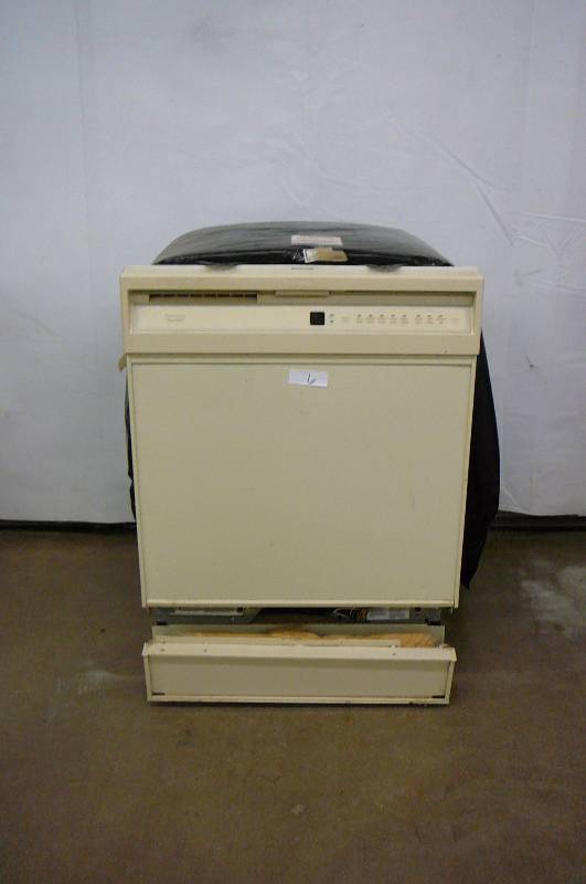 lot 6 image: Dishwasher Kenmore ultra wash
