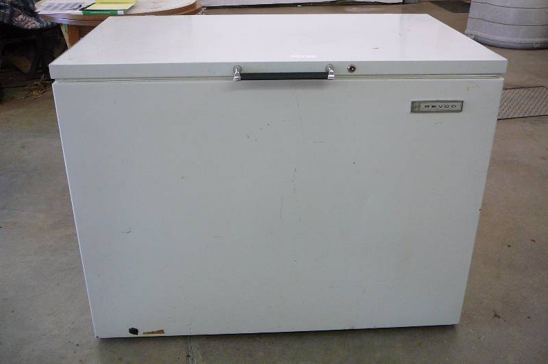 lot 7 image: Chest Freezer Revco 47 wide X 29 12 Deep X 36 High Tested Works
