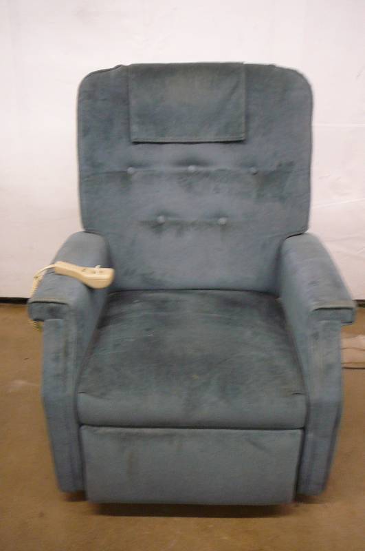 lot 13 image: Power Lift Chair (Pride Health) Blue Cloth Works