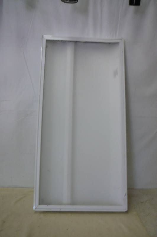 lot 18 image: Ceiling Light 4 Bulbs 24 X 8