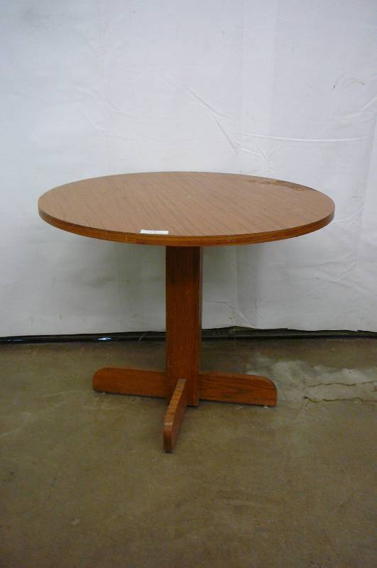 lot 19 image: Wooden table Round 36