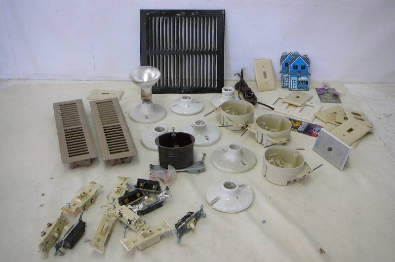 lot 25 image: Lot of eletrical Sockets - Pluger - Switches - Switch Plates