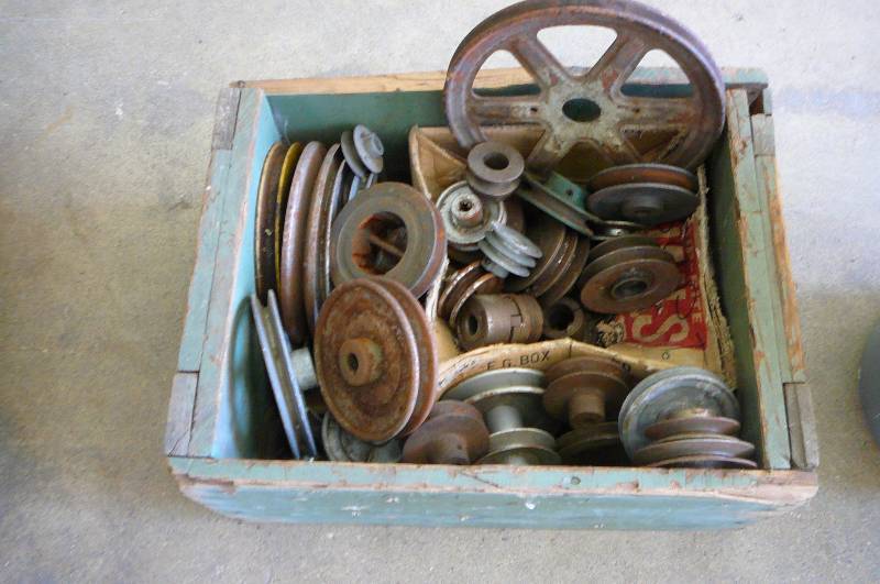 lot 28 image: Lot of Pullies