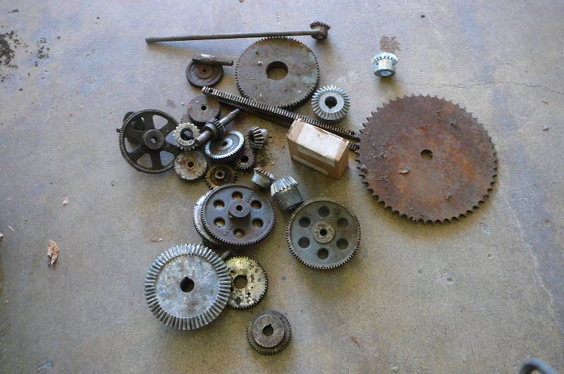lot 29 image: Lot of Gears and Sprockets