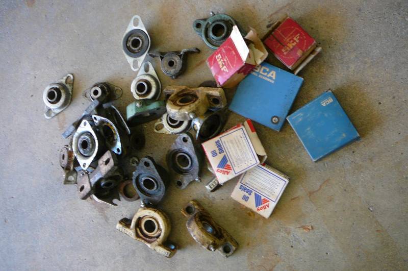 lot 30 image: Lot of Bearing
