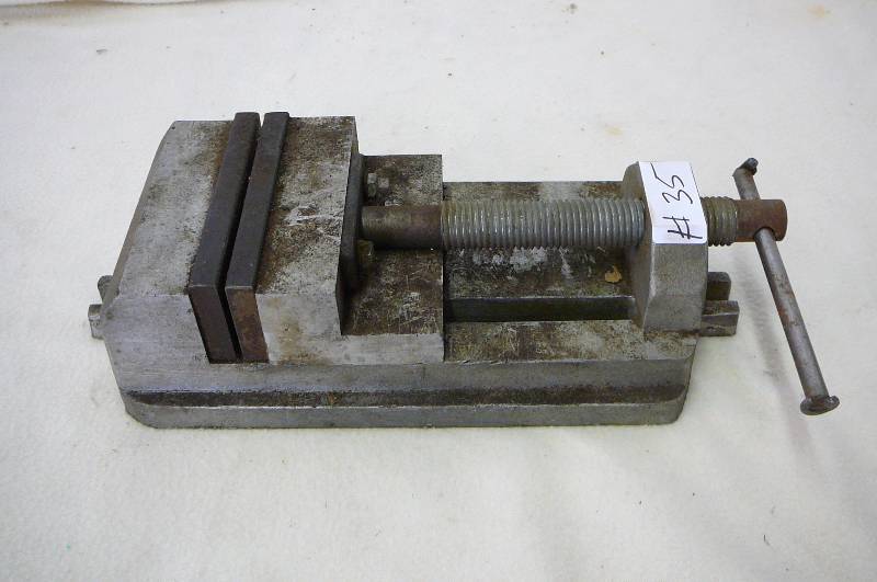 lot 35 image: Machine Vise 11Long X 6 wide