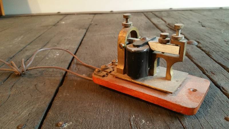 lot 11 image: Vintage W. U. Tel Co Railroad Telegraph Sounder
