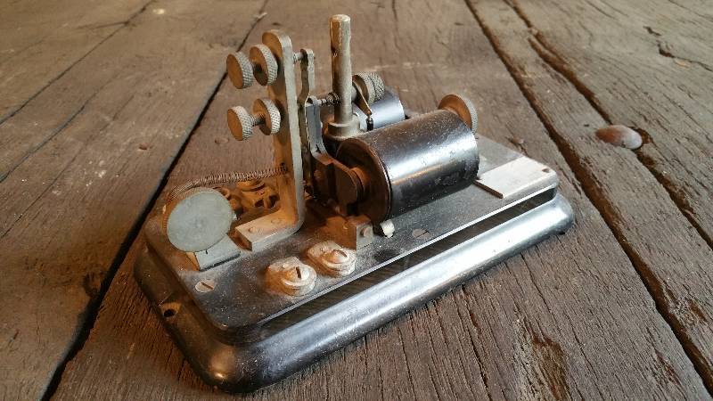 lot 14 image: Vintage W. U. Tel Co Railroad Telegraph Sounder