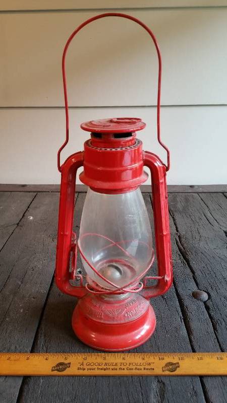 lot 19 image: Vintage Red Wingedwheel No. 500 Train Lantern