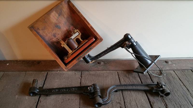 lot 25 image: Antique Railroad Cast Iron Telegraph Swing Arm, Resonator, Sounder