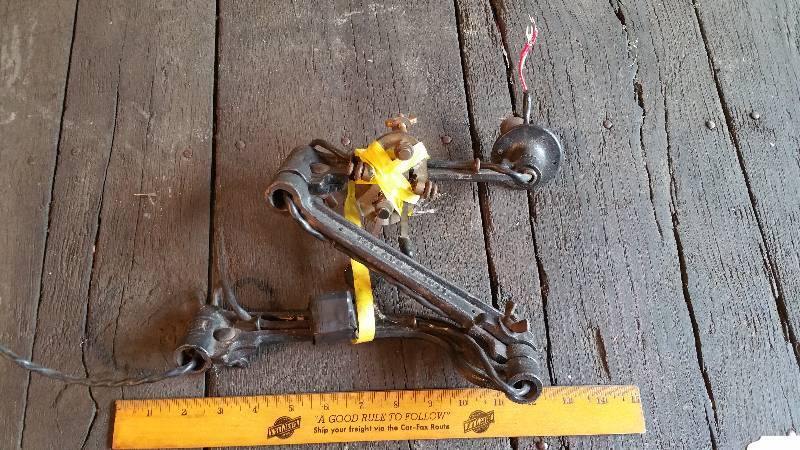 lot 26 image: Pat. 1911 Telegraph Swing Arm w Wires