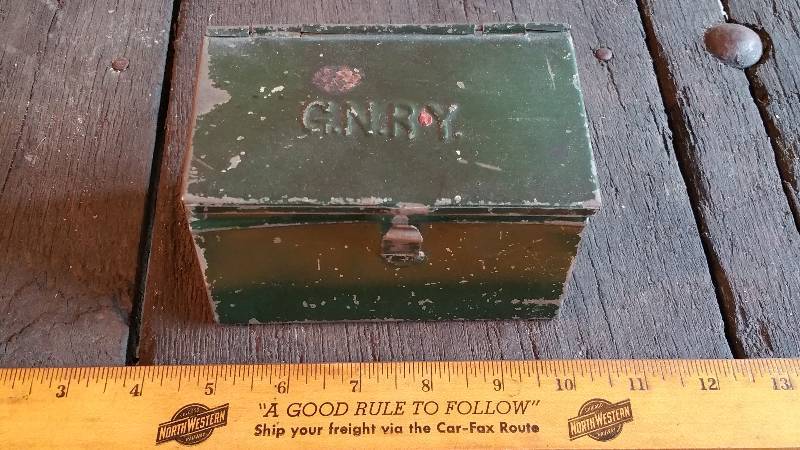 lot 36 image: Vintage G.N.R.Y. Tin Box