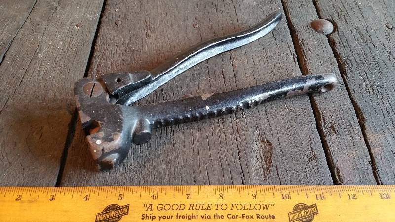 lot 38 image: Antique Railroad Boxcar Seal Stamp Pliers