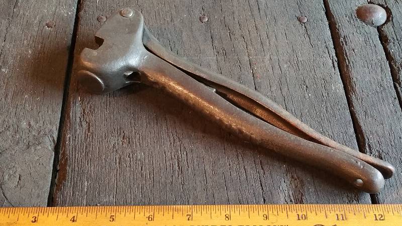 lot 39 image: Antique Railroad Boxcar Seal Stamp Pliers