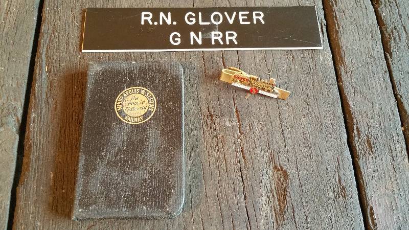 lot 51 image: 1960 Railway Date Book, GNRY 25 Years Service, GNRR Plaque