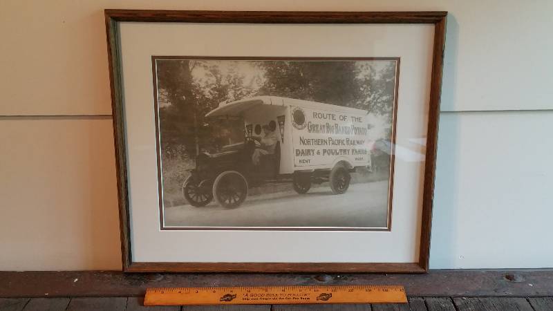 lot 55 image: Old Photo Northern Pacific Railway, Dairy & Poultry Truck