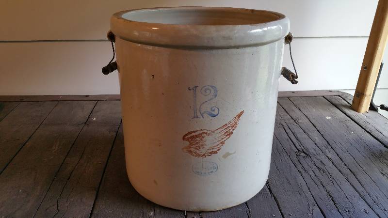 lot 114 image: 12 Gallon Redwing Stoneware Crock