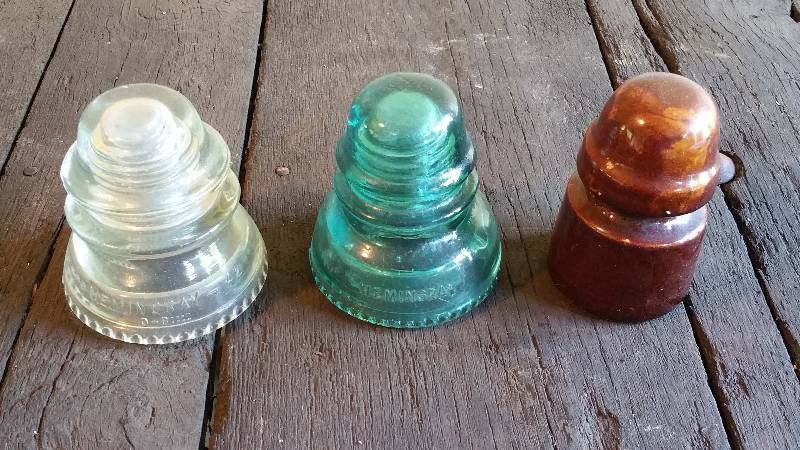 lot 117 image: Vintage Brown Ceramic Insulator  (2) Hemmingray
