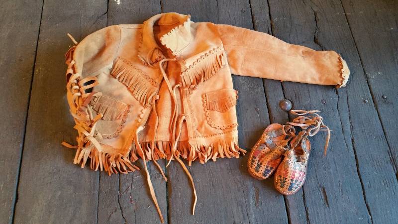 lot 149 image: 1950s Boys Leather Fringed Frontier Jacket and Sandals