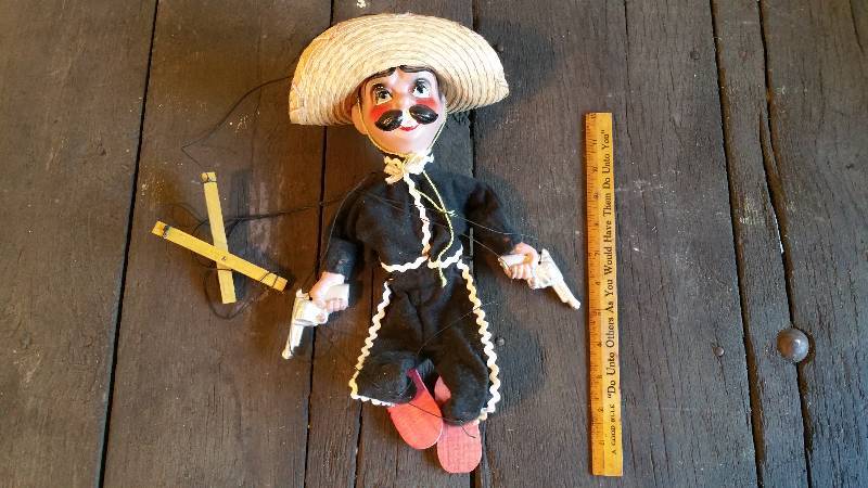 lot 150 image: Vintage Mexican Outlaw Bandito Marionette