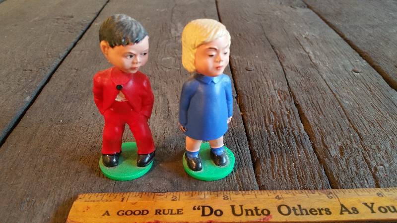 lot 153 image: Vintage Magneto BGM Kissing Dolls