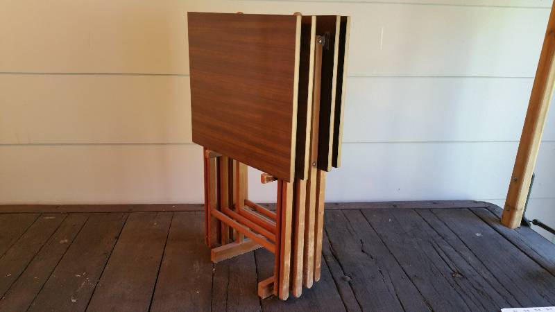 lot 322 image: Vintage TV Trays w Rack