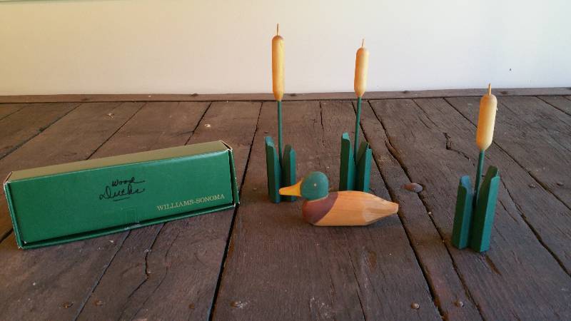 lot 326 image: Williams-Sonoma Wooden Duck Set