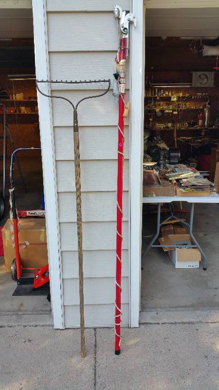 lot 350 image: Pruning & Metal Rake