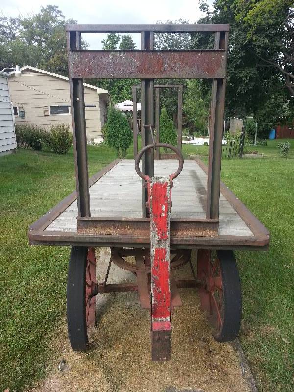 lot 2 image: Antique Railroad Trunk Wagon