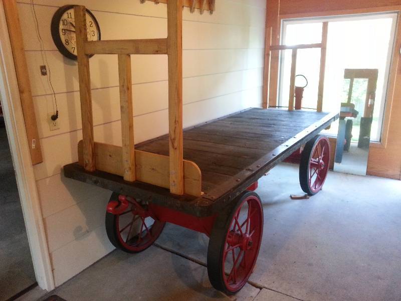 lot 1 image: Museum Quality Antique Railroad Trunk Wagon