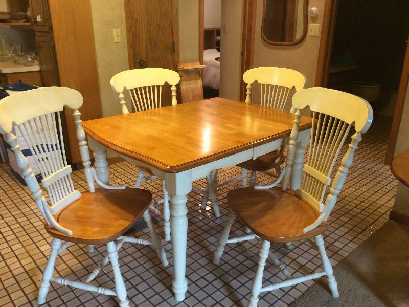lot 75 image: French Country Table and Chairs