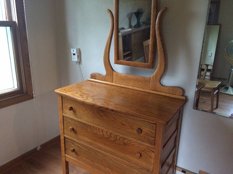 lot 78 image: AntiqueVintage Oak Dresser With Mirror