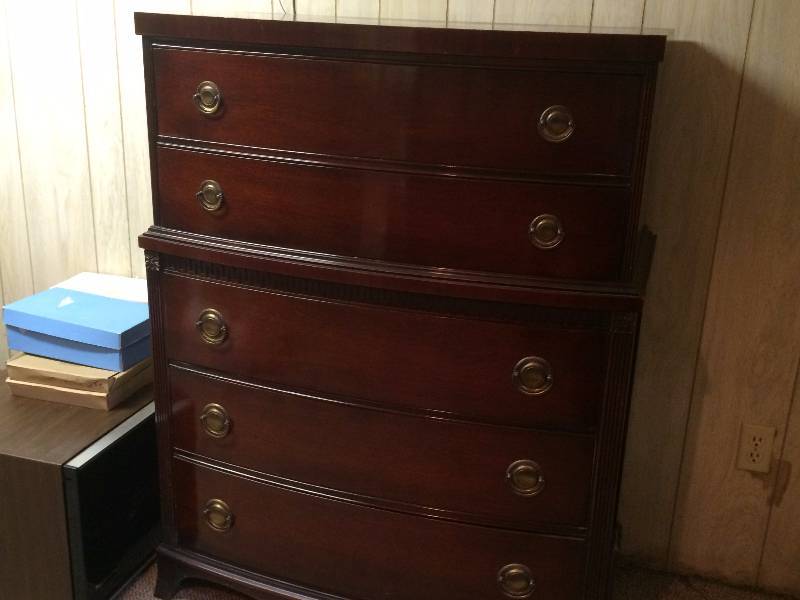 lot 80 image: Kent Coffey Dresser