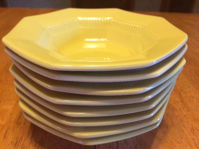 lot 247 image: Set of 8 Yellow Independence Ironstone Japan Bowls