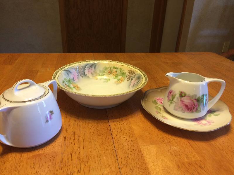 lot 256 image: Miscellaneous Pieces of china
